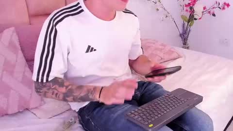 Snapshot of dylanwhite23 chatting on February 24, 1:57 am ---DYLAN--- online show from February 24, 1:57 am