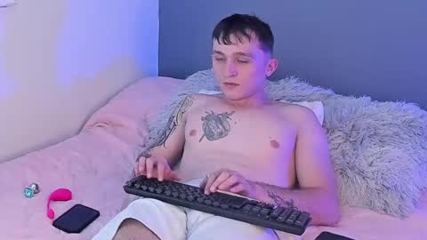 Snapshot of dylanwhite23 chatting on February 26, 11:15 pm ---DYLAN--- online show from February 26, 11:15 pm