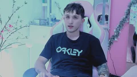 Snapshot of dylanwhite23 chatting on January 6, 4:38 am ---DYLAN--- online show from January 6, 4:38 am