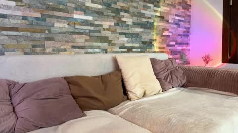 Snapshot of dymonted chatting on November 13, 10:25 am dymonted online show from November 13, 10:25 am