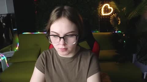 Snapshot of dyna_bae chatting on March 4, 1:23 am Dyna online show from March 4, 1:23 am