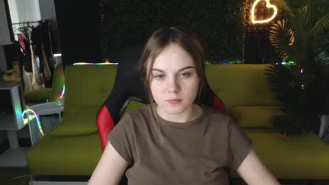 Snapshot of dyna_bae chatting on March 4, 4:27 am Dyna online show from March 4, 4:27 am