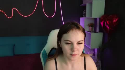 Snapshot of dyna_bae chatting on March 9, 4:16 am Dyna online show from March 9, 4:16 am