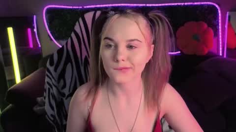 Snapshot of dyna_bae chatting on November 25, 9:20 am Dyna online show from November 25, 9:20 am