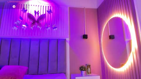 Juana online show from October 18, 11:11 am