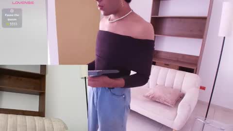 Snapshot of e_r_o_s_ chatting on September 20, 3:13 pm John online show from September 20, 3:13 pm