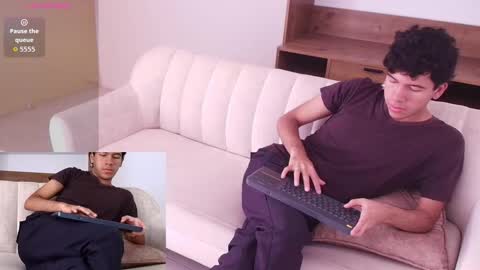 Snapshot of e_r_o_s_ chatting on September 23, 12:30 pm John online show from September 23, 12:30 pm