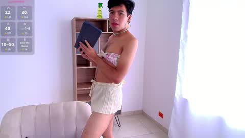 Snapshot of e_r_o_s_ chatting on November 7, 8:53 pm John online show from November 7, 8:53 pm