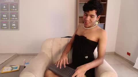 Snapshot of e_r_o_s_ chatting on November 16, 7:52 pm John online show from November 16, 7:52 pm