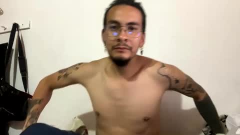 Snapshot of eaquintero629 chatting on January 12, 10:22 pm eaquintero629 online show from January 12, 10:22 pm