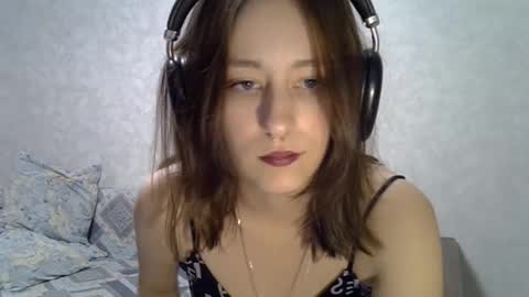 Snapshot of earthablong chatting on October 20, 2:17 pm Molly online show from October 20, 2:17 pm