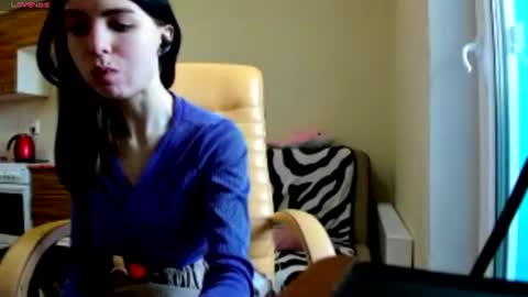 Snapshot of earthadobb chatting on July 28, 6:53 am Emma online show from July 28, 6:53 am