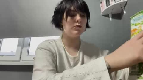 Snapshot of earthascritchfield chatting on April 9, 3:17 pm Rina online show from April 9, 3:17 pm