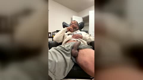 Snapshot of easternjerk chatting on April 1, 10:27 am easternjerk online show from April 1, 10:27 am