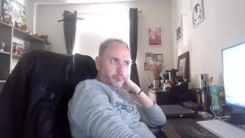 Snapshot of eastmidssoul chatting on April 29, 7:34 am eastmidssoul online show from April 29, 7:34 am