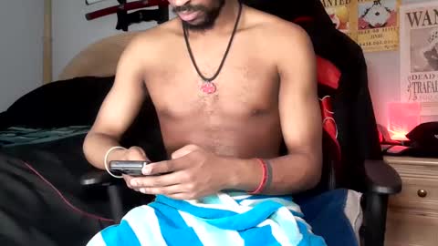 Snapshot of easybreezy20 chatting on January 17, 6:47 am TWITTER INSTAGRAM easybreezy20 ONLINE 1230 AM TO 7AM online show from January 17, 6:47 am