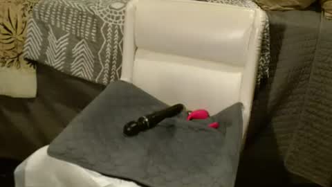 Snapshot of eatme_six9 chatting on December 30, 5:55 pm Six online show from December 30, 5:55 pm