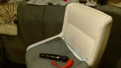 Snapshot of eatme_six9 chatting on January 21, 9:24 am Six online show from January 21, 9:24 am