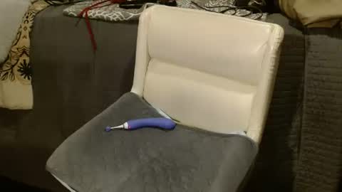 Snapshot of eatme_six9 chatting on February 1, 8:18 am Six online show from February 1, 8:18 am