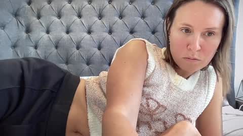 Snapshot of eatmypie69 chatting on October 15, 8:47 am Nadia Ferreira  online show from October 15, 8:47 am