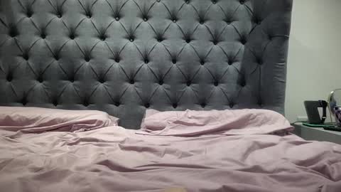 Nadia Ferreira  online show from December 15, 11:09 pm