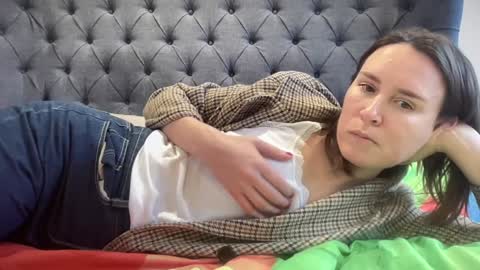 Nadia Ferreira  online show from January 9, 11:13 am