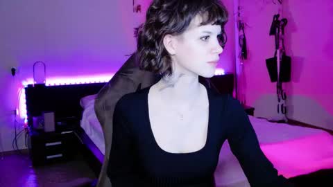 Snapshot of ebfaafret chatting on November 19, 4:23 am Matilda online show from November 19, 4:23 am