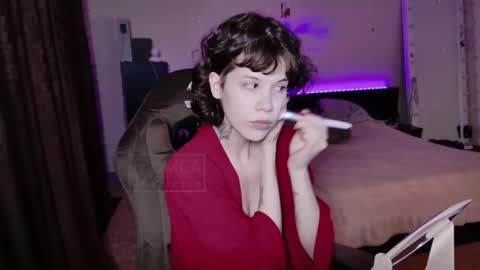 Snapshot of ebfaafret chatting on December 15, 8:18 am Matilda online show from December 15, 8:18 am