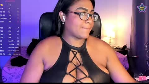 ebony__queen2 online show from June 12, 8:19 pm