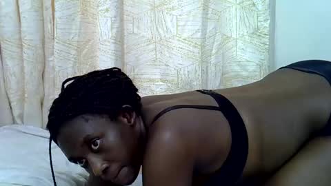 Snapshot of ebony_dessy chatting on May 7, 10:09 am Desire online show from May 7, 10:09 am