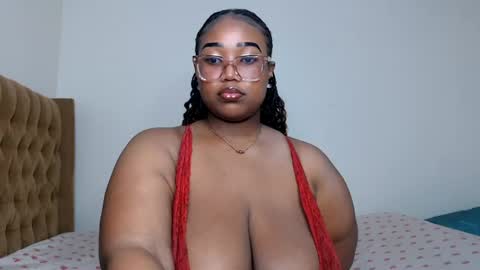 Snapshot of ebony_doll5 chatting on August 4, 5:21 am ebony_doll5 online show from August 4, 5:21 am
