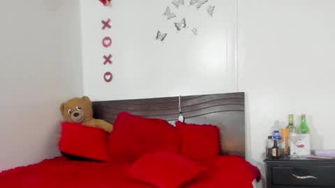 Snapshot of ebony_mine47 chatting on December 19, 9:18 am Ebony Mine online show from December 19, 9:18 am