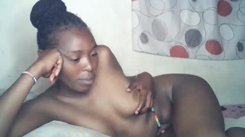 ebony_phoenix12 online show from October 25, 2:08 am