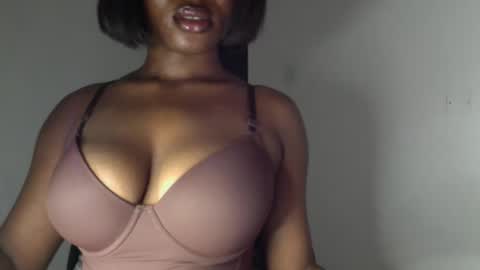 Snapshot of ebony_pussy98 chatting on March 29, 4:45 am delilah online show from March 29, 4:45 am