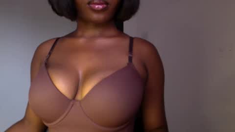 Snapshot of ebony_pussy98 chatting on April 9, 10:42 am delilah online show from April 9, 10:42 am
