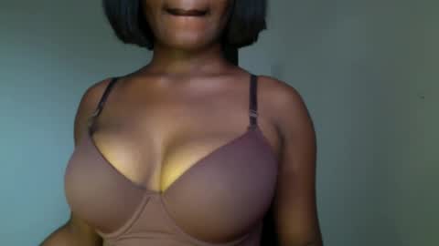 Snapshot of ebony_pussy98 chatting on April 10, 10:31 am delilah online show from April 10, 10:31 am