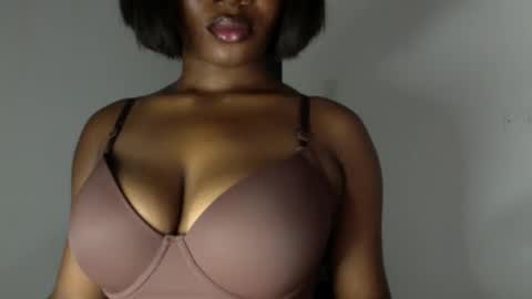 Snapshot of ebony_pussy98 chatting on April 20, 6:53 pm delilah online show from April 20, 6:53 pm