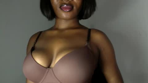Snapshot of ebony_pussy98 chatting on April 23, 6:54 pm delilah online show from April 23, 6:54 pm