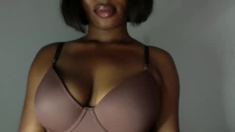 Snapshot of ebony_pussy98 chatting on May 3, 6:58 pm delilah online show from May 3, 6:58 pm