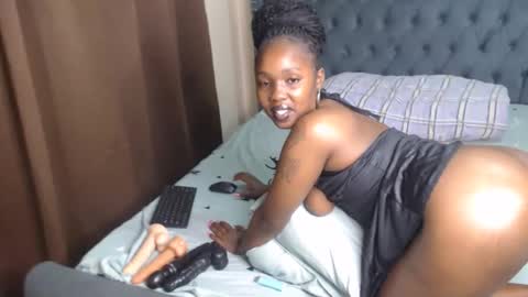 Snapshot of ebony_sappire chatting on September 29, 2:06 am Sappire Gold online show from September 29, 2:06 am