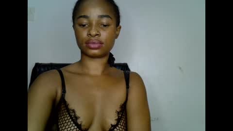 Snapshot of ebony_slimgirl0 chatting on June 13, 6:11 am Lilly online show from June 13, 6:11 am