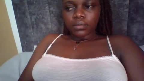 Snapshot of ebony_tasha chatting on December 4, 7:39 am tasha online show from December 4, 7:39 am
