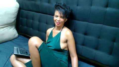 Snapshot of ebonyblazexxx chatting on December 14, 8:13 pm EBONYBLAZEXXX online show from December 14, 8:13 pm