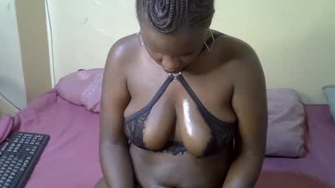 Snapshot of ebonyfatale chatting on July 22, 6:38 am ebonyfatale online show from July 22, 6:38 am