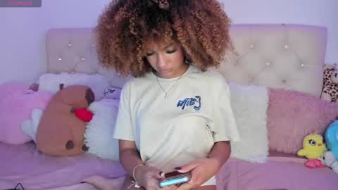 Queen Ebony online show from November 20, 8:30 pm