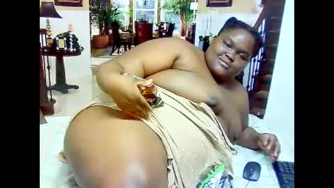 ebonyhotbuns4u2luv online show from February 12, 7:13 am