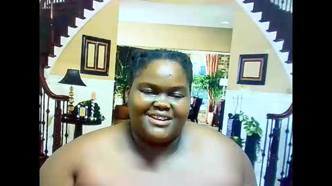 ebonyhotbuns4u2luv online show from February 14, 6:29 pm