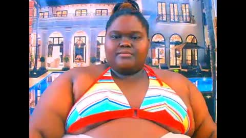 Snapshot of ebonyhotbuns4u2luv chatting on April 10, 11:04 am ebonyhotbuns4u2luv online show from April 10, 11:04 am