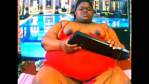 Snapshot of ebonyhotbuns4u2luv chatting on April 15, 7:10 pm ebonyhotbuns4u2luv online show from April 15, 7:10 pm