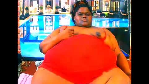 Snapshot of ebonyhotbuns4u2luv chatting on April 15, 7:58 pm ebonyhotbuns4u2luv online show from April 15, 7:58 pm